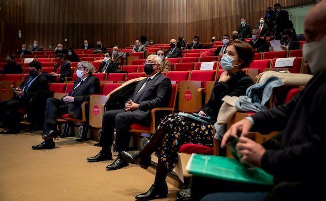 Antonio Costa, en una reunión con expertos