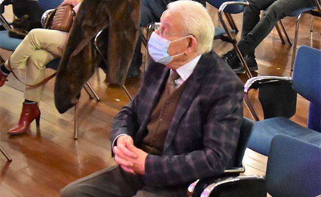 Hermano de Waldo Santos (Esteban Pedrosa)