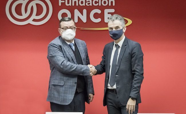 Imagen de la firma del convenio