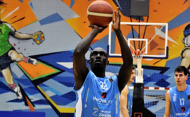 Opong anotó 26 puntos (Esteban Pedrosa)