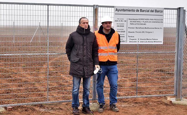 Vicente Merino y Vicente Merino Febrero, en los terrenos de Barcial
