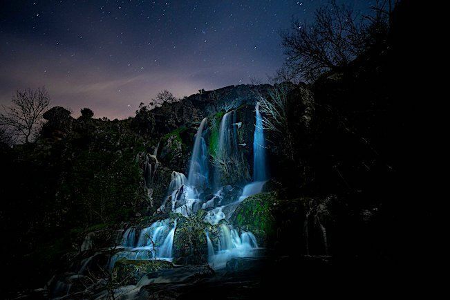 Para fotografiar sin público las Cascadas de Abelón, Lorenzo Ferrero esperó a la noche
