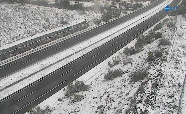 La nieve mantiene afectadas 58 carreteras: la A-52, transitable con precaución entre Zamora y Orense