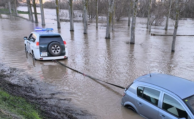Dos auxilios por parte de miembros de la Comandancia de la Guardia Civil