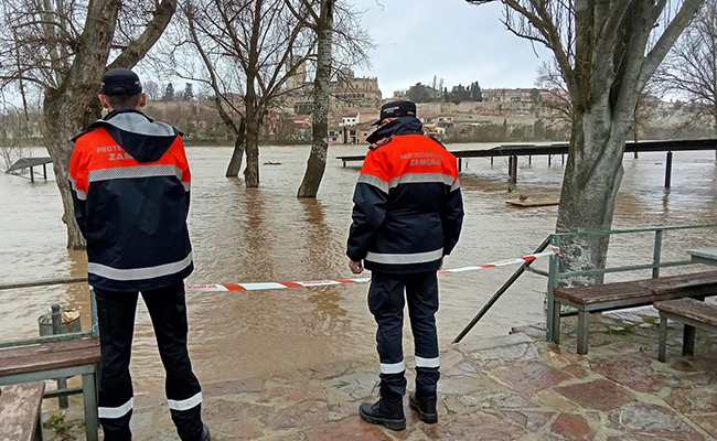 Se mantiene el aviso rojo del Duero a su paso por Zamora