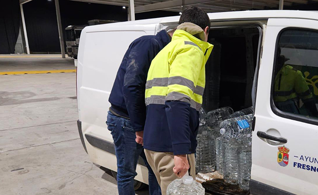 Palacios del Pan recibirá desde esta mañana agua embotellada para su población