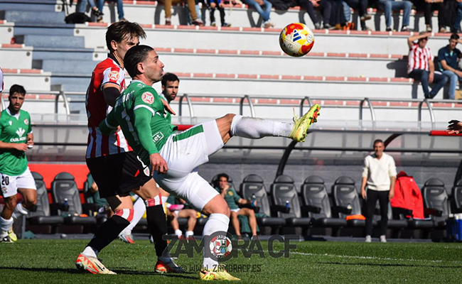 Después de tantos errores domésticos, el Zamora a tan solo tres puntos del play off