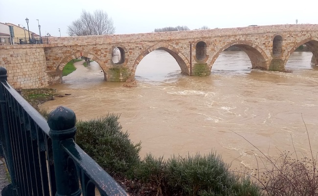 Varios ríos de la provincia de Zamora permanecen en nivel rojo por las intensas lluvias