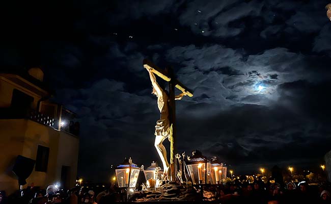 Otra Semana Santa  aguarda