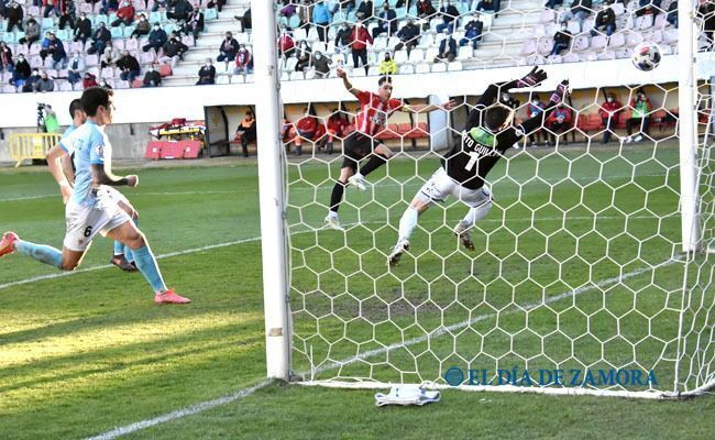 Momento en que Dani Hernández marcó el gol del empate (Esteban Pedrosa)