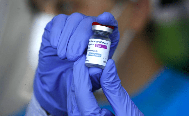 Vacuna contra la covid-19 de AstraZeneca. / EFE/EPA/ROLEX DELA PENA