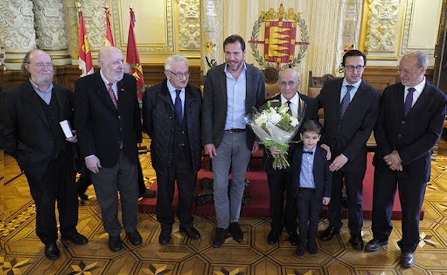 En un homenaje en el Ayuntamiento de Valladolid