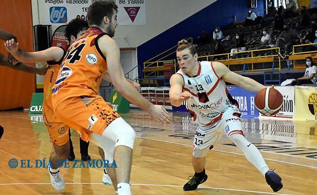 Libroia encestó 18 puntos (Esteban Pedrosa)