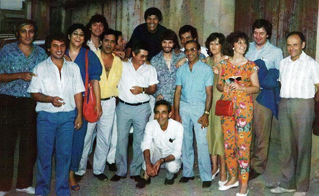 La fotografía es en las puertas de La Huerta, en Santa Cristina de la Polvorosa, después de la finalización de uno de los Festivales de Flamenco organizado por José Ignacio (años 80). En la fotografía, junto a varios vecinos del pueblo, José Ignacio y su esposa Feli, Manuela Carrasco y su marido Joaquín Amador, Tomatito, Rancapino, Miguel Acal y Camarón. Foto: Archivo Familia Primo.