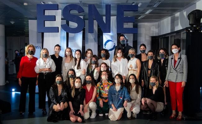 Foto de familia de los jóvenes diseñadores