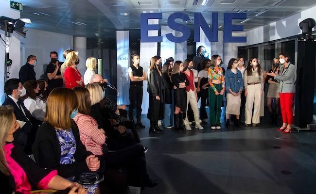 Ángela Morán y sus compañeros, ante la ministra Reyes Maroto