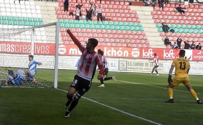 Diego celebra el gol  (Esteban Pedrosa)