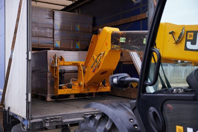 Llegada del material de UNICEF (@UNICEF/UN0602131/Moskaliu)