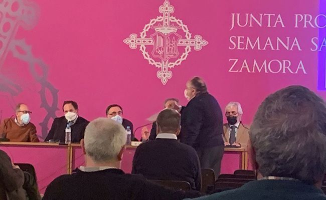 Cuesta de Reyna muestra el email a la junta directiva