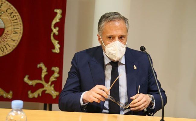 Presidente de las Cortes de CyL (Enrique Onís)