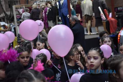 II Desfile de Carnaval con buen tiempo y mucho abrigo