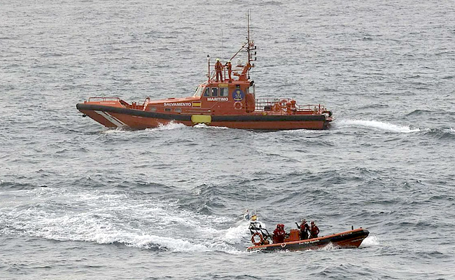 Cinco fallecidos por el hundimiento de una pasarela en la playa de El Bocal, en Santander