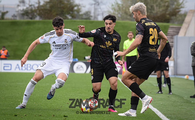 La fe de los fieles futbolistas rojiblancos le otorga un punto de oro en Valdebebas (2-2)