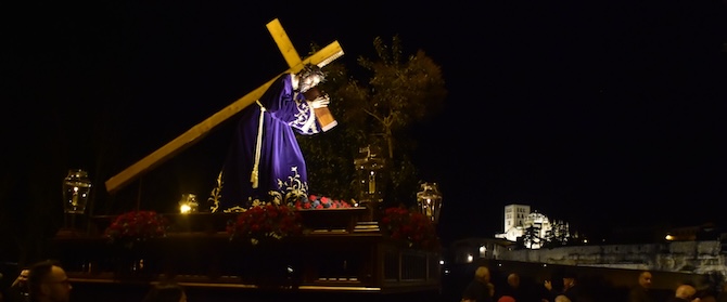 El Duero vuelve a creer cuando lo cruza su Nazareno
