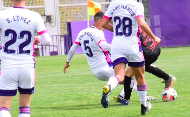 Imagen del penalti al jugador rojiblanco (ZCF Oficial)