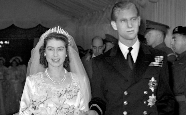 La reina Isabel II (entonces princesa) y Felipe de Edimburgo el día de su boda, noviembre de 1947 (ROYAL FAMILY)