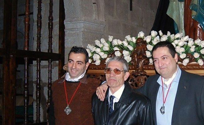 Antonio, con sus hijos Félix-Francisco y Antonio, cargadores de Virgen