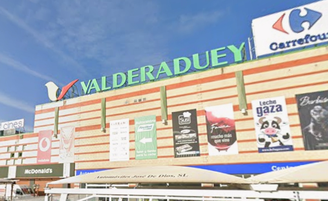 El Centro Comercial Valderaduey celebra su 33 aniversario con 9.900 euros en premios