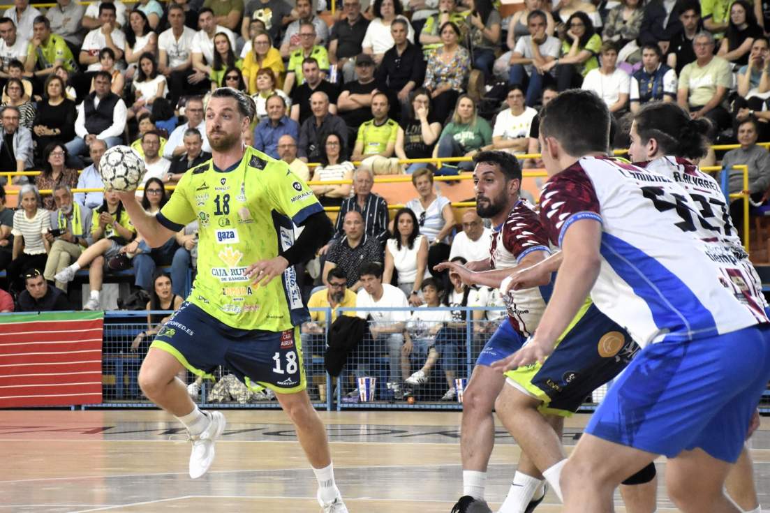 BM Caja Rural de Zamora aplasta al Sanse (33-21) y se proclama campeón de su grupo