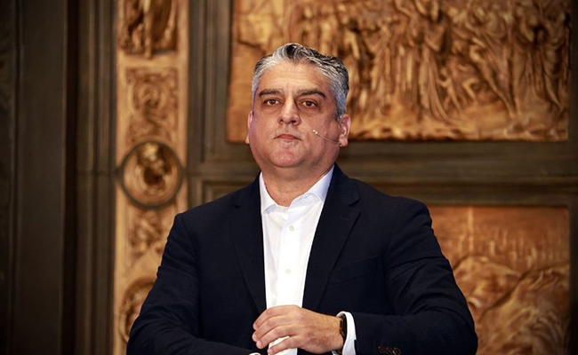 Isaac Hernández participa en la XXIV Cumbre Mundial de Comunicación Política en Montevideo