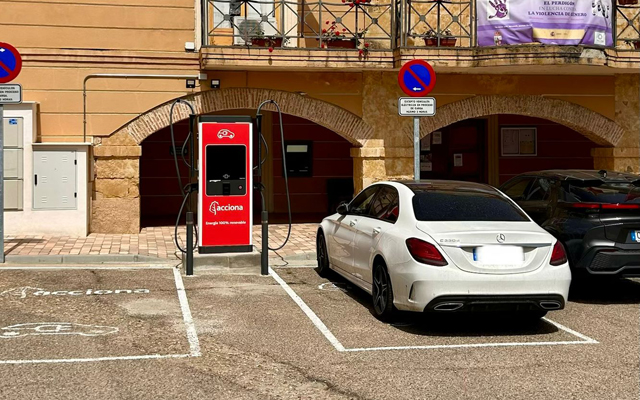 El PP de El Perdigón denuncia el uso indebido de plazas de recarga eléctrica por parte del alcalde