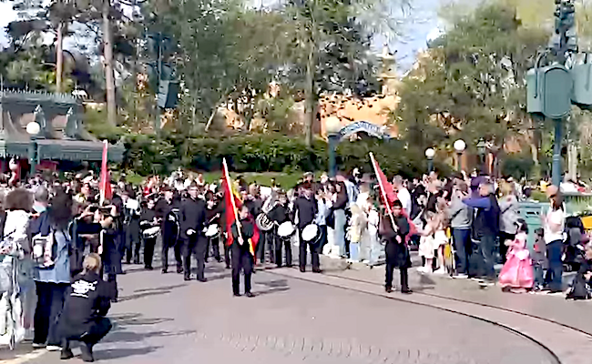 Toro lleva su música a Disneyland París