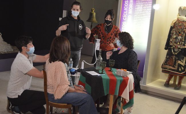 Previa de la entrevista, en el Museo Etnográfico