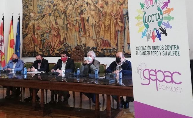 Atanasio Pandiella, entre Tomás del Bien y Ángel García, presidente de la UCCTA