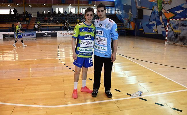 Debutantes, día inolvidable para los chavales (Esteban Pedrosa)