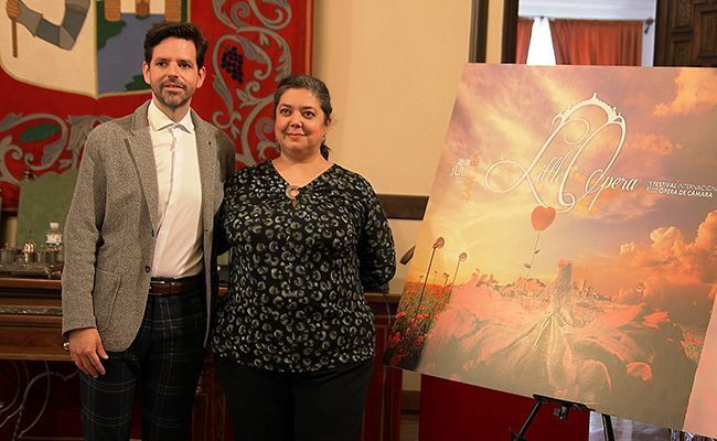 La soprano zamorana Conchi Moyano, y el joven director de Orquesta Alberto Cubero.