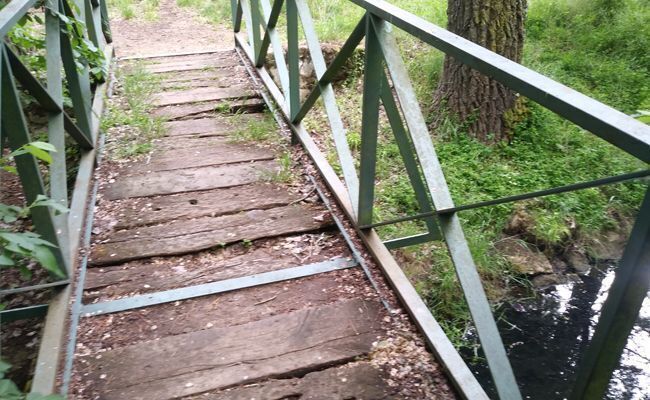 El mantenimiento de este puente brilla por su ausencia, Puente sobre el Arroyo de Valderrey
