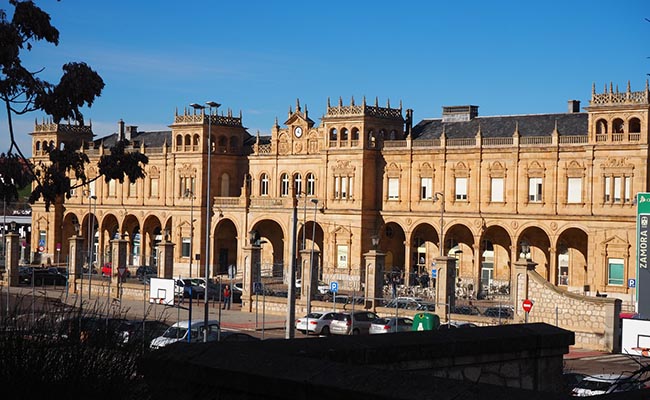 La Mesa de Trabajo del Tren reclama por unanimidad un tren madrugador útil