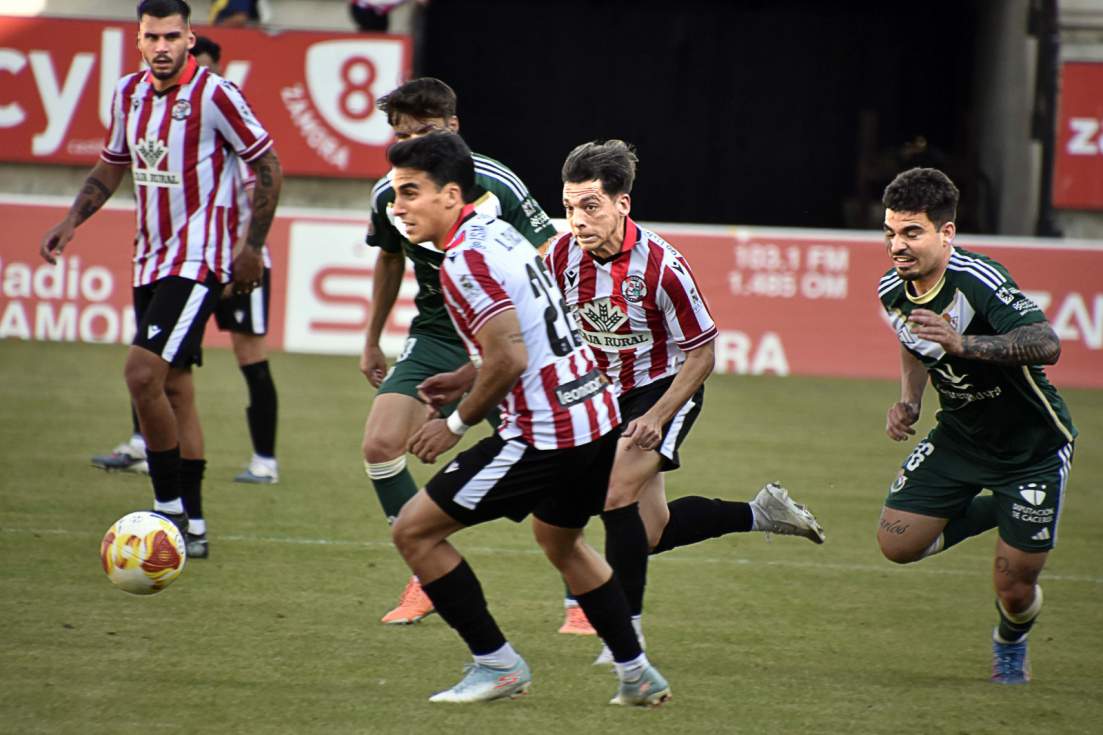 Un Zamora CF en deconstrucción concede la permanencia al Cacereño en la 2ª mitad: (1-2)