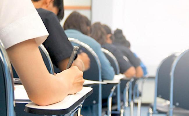 Más de 16.000 opositores se examinan este sábado de la oposición de Auxiliar y Administrativo de la Junta