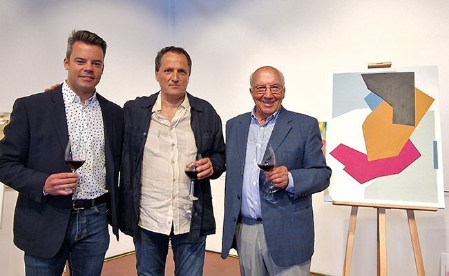 Soto ganador del Concurso, con Manu y Manolo Fariña