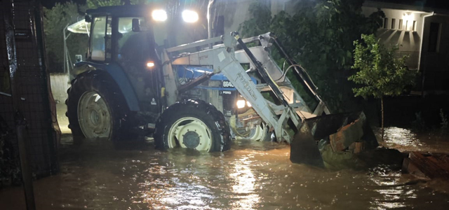 Las tormentas provocan el desbordamiento del arroyo Montoya y graves inundaciones en viviendas de Fuentespreadas