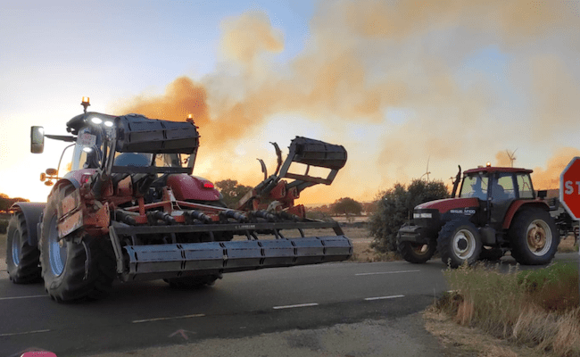 Vecinos de estos pueblos vuelven a ayudar en las labores de extinción
