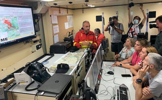 Grande Marlaska, durante su visita al puesto de mando del incendio que afecta a Salamanca y Cáceres
