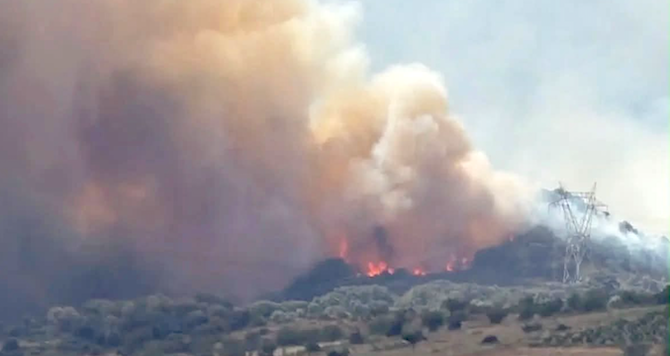Un incendio forestal obliga a evacuar seis localidades y a confinar Fermoselle al alcanzar el nivel 2