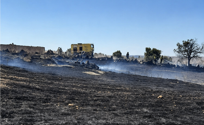 Controlado un incendio forestal en Pereruela que también afectó a una nave